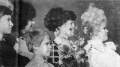 Гордость и радость наполняют лица жён и детей советских офицеров, которые сто-ят наготове с летним букетом цветов, чтобы поприветствовать Леонида