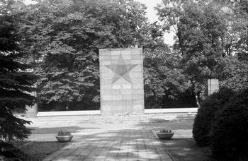 Памятник советским воинам в городском парке Пренцлау