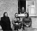 На скамеечке возле дома (конец 1958 - начало 1959)